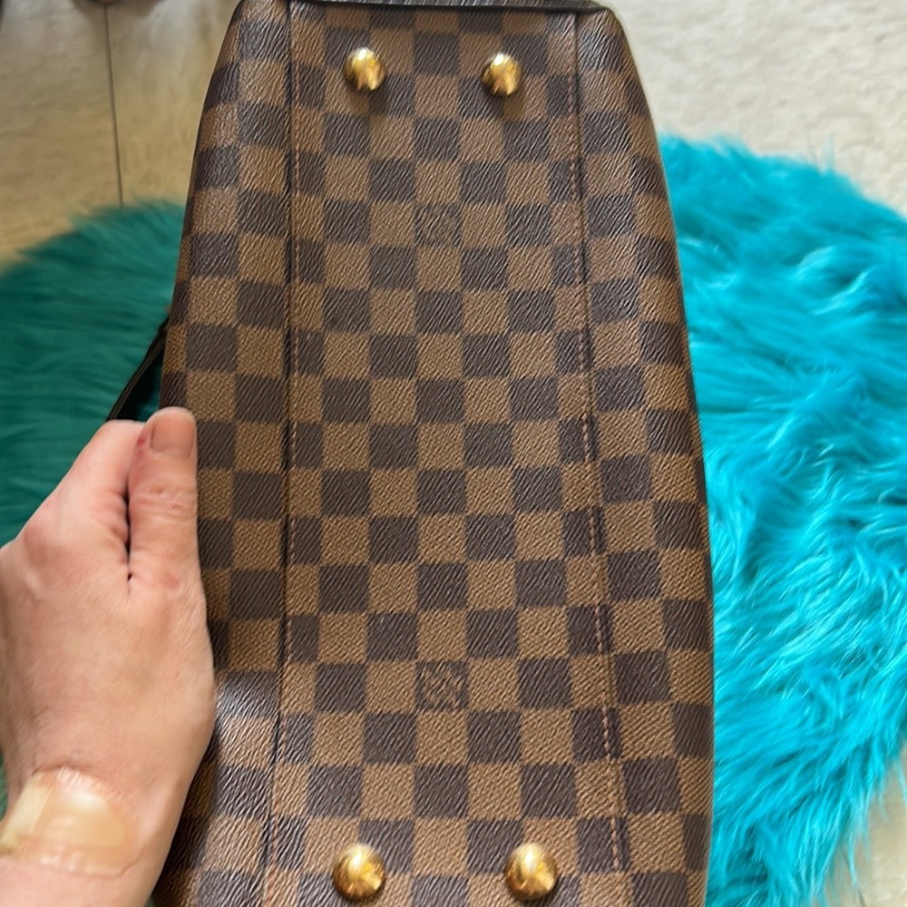 EUC almost new Trevi PM Damier Ebene Shoulder bag. - Picture 9 of 17